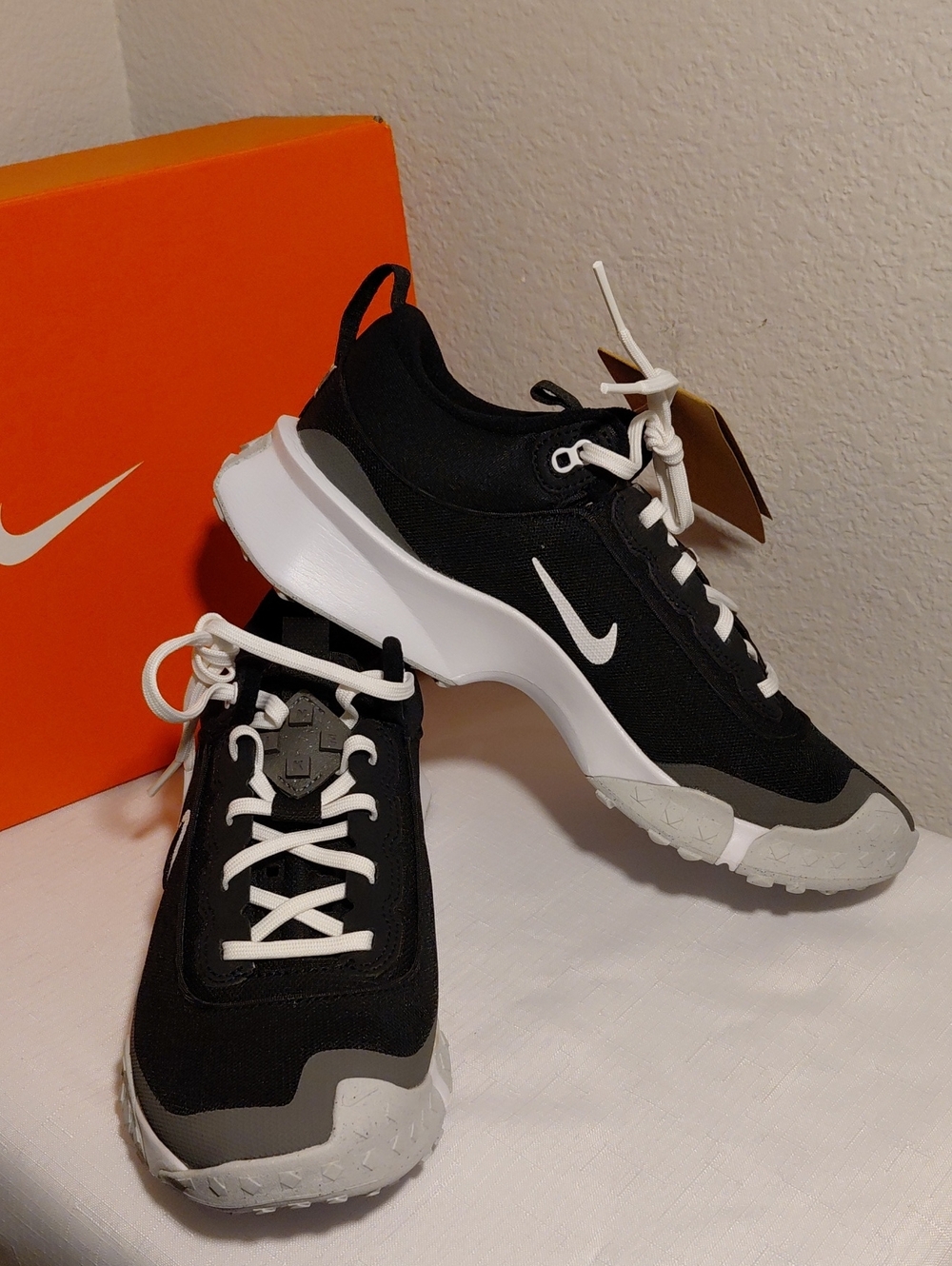 Nike Air Diamond Varsity Turf Sneakers